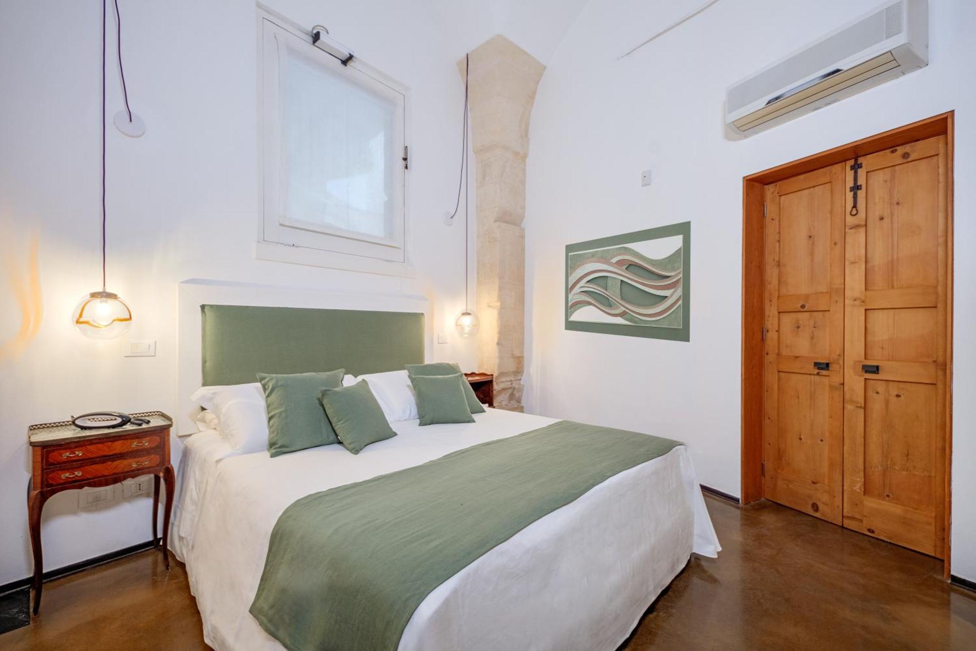 Palazzo Persone Dimora Storica Bed & Breakfast Lecce Eksteriør bilde