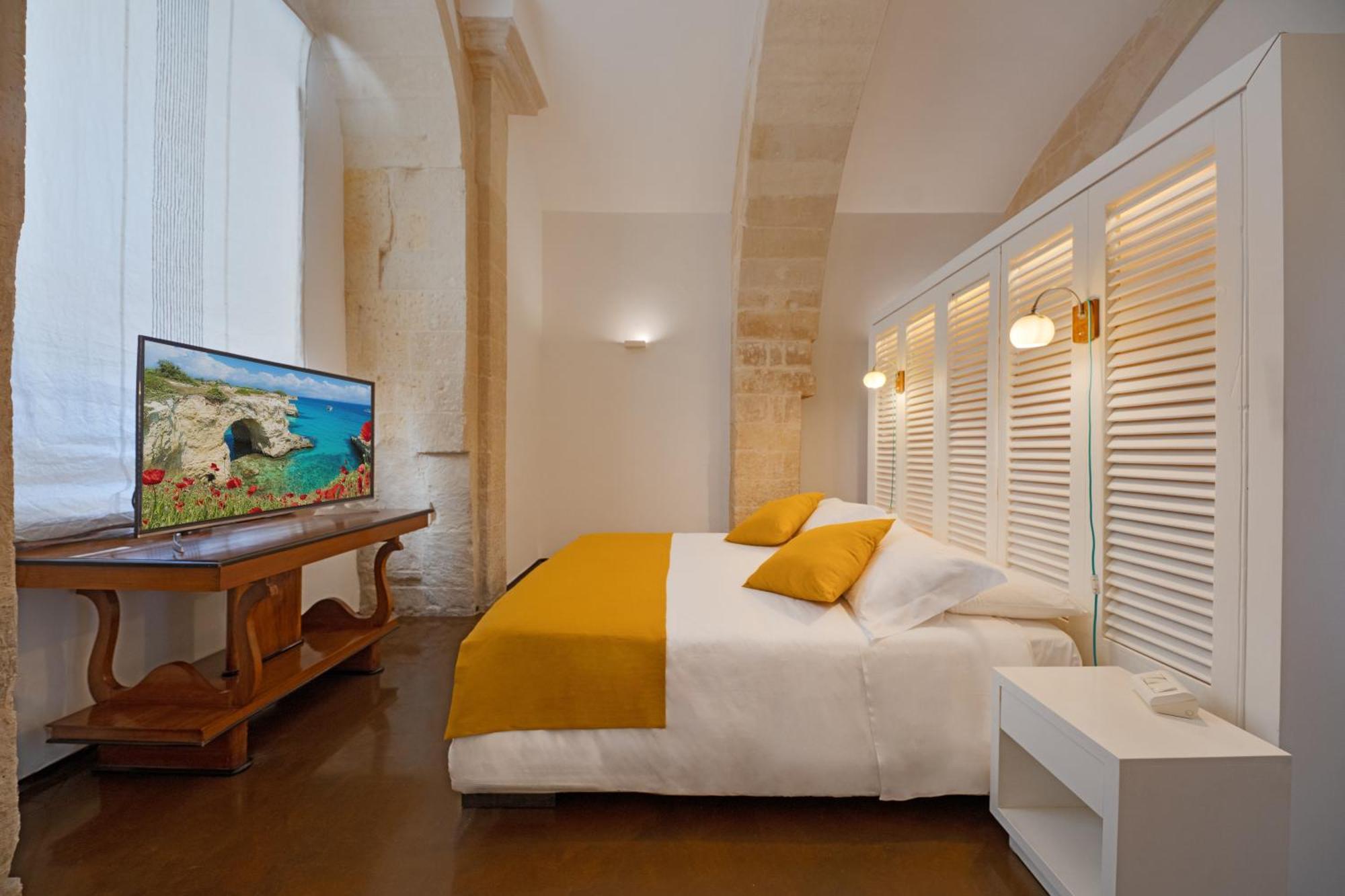Palazzo Persone Dimora Storica Bed & Breakfast Lecce Eksteriør bilde