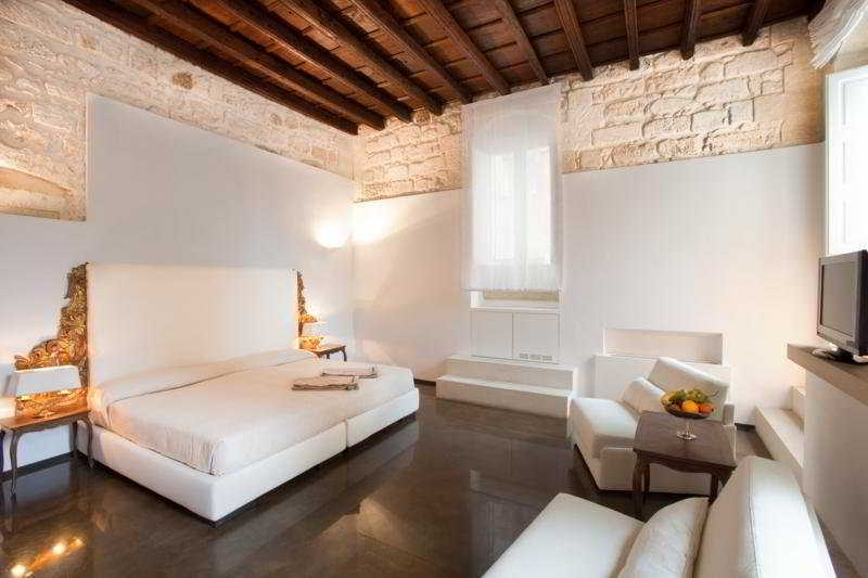 Palazzo Persone Dimora Storica Bed & Breakfast Lecce Eksteriør bilde